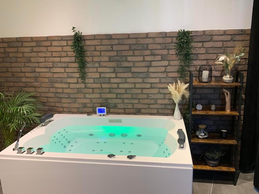 V' Appart Spa Труа Экстерьер фото