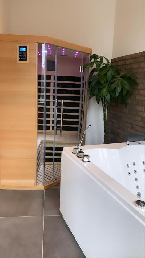 V' Appart Spa Труа Экстерьер фото